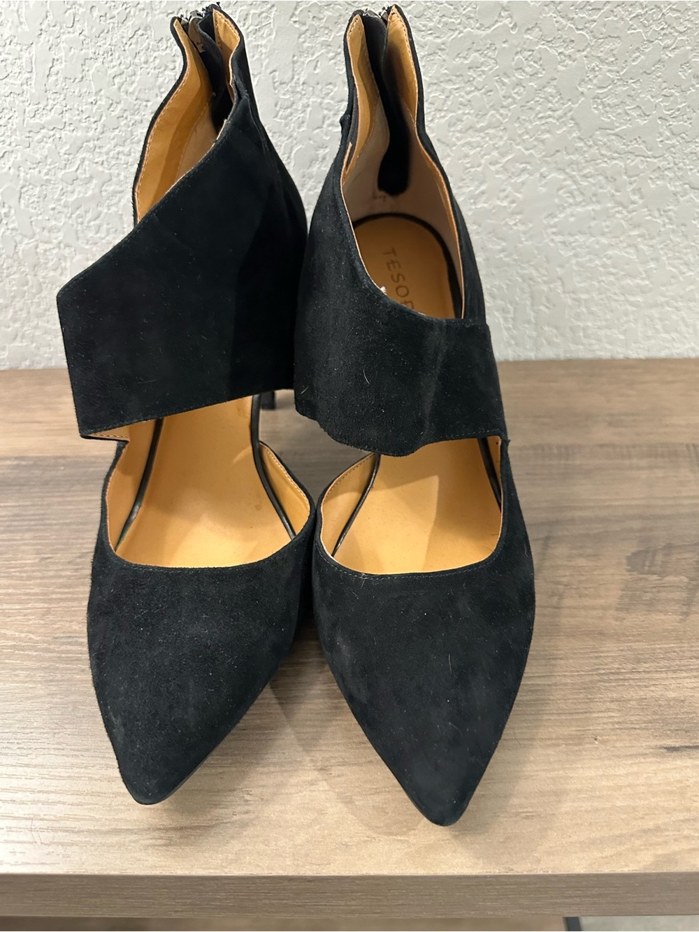Tesori Black Suede Cross Strap Stiletto Heel Size 11 NWOT